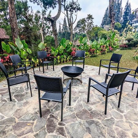 Cottonwood Exclusive Villa @Lembang Asri - Jacuzzi Playground Netflix Billyard Kültér fotó