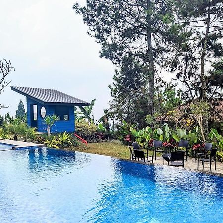 Cottonwood Exclusive Villa @Lembang Asri - Jacuzzi Playground Netflix Billyard Kültér fotó
