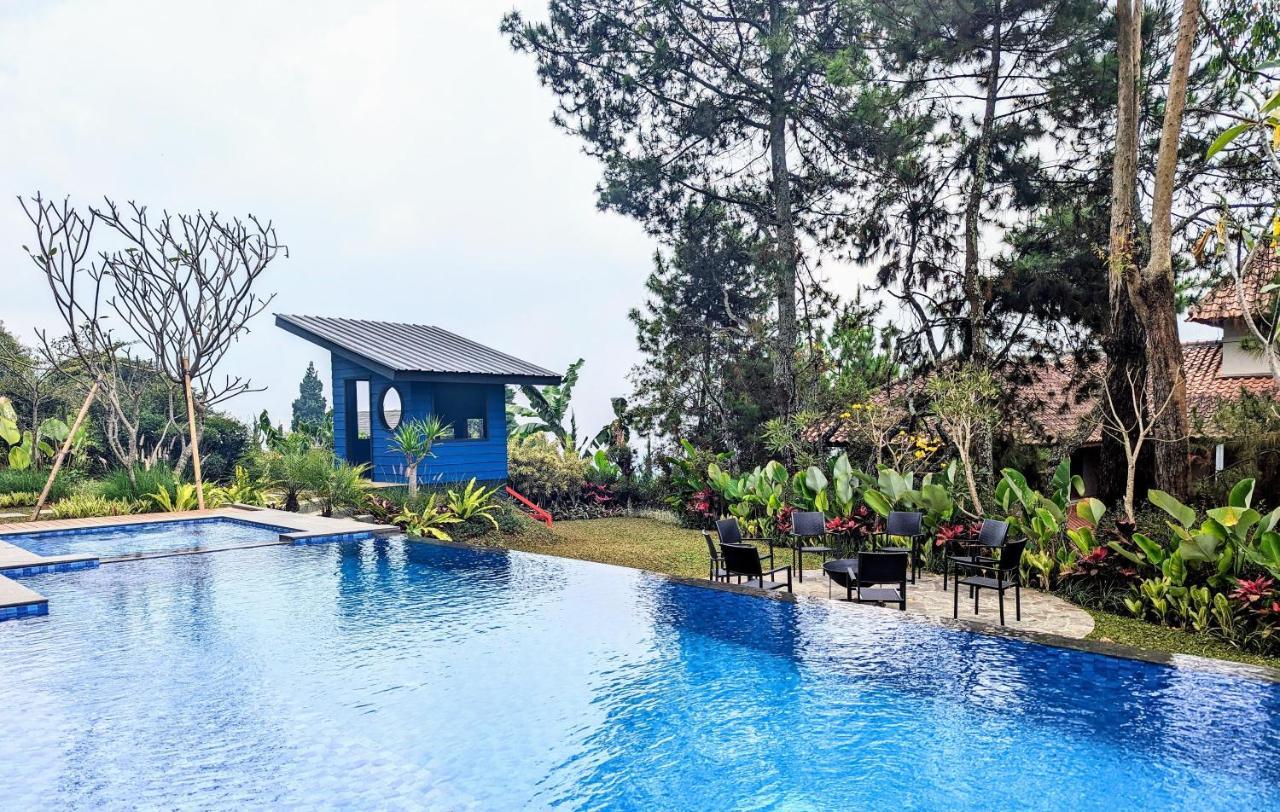 Cottonwood Exclusive Villa @Lembang Asri - Jacuzzi Playground Netflix Billyard Kültér fotó